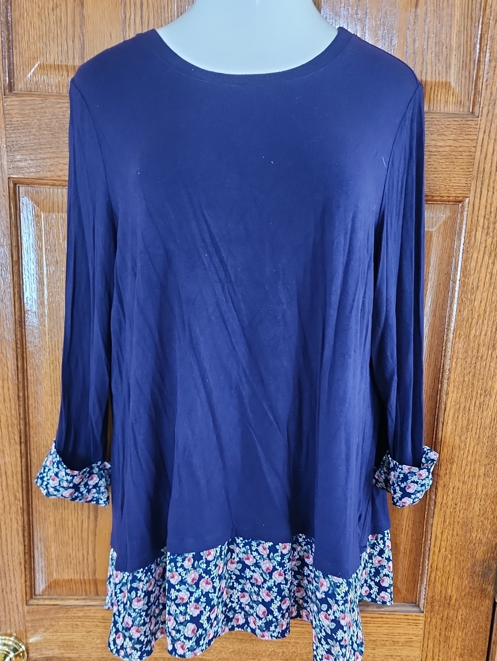 Avenue Women's Navy Long Sleeve Tunic with Floral Hem and Cuff 18/20